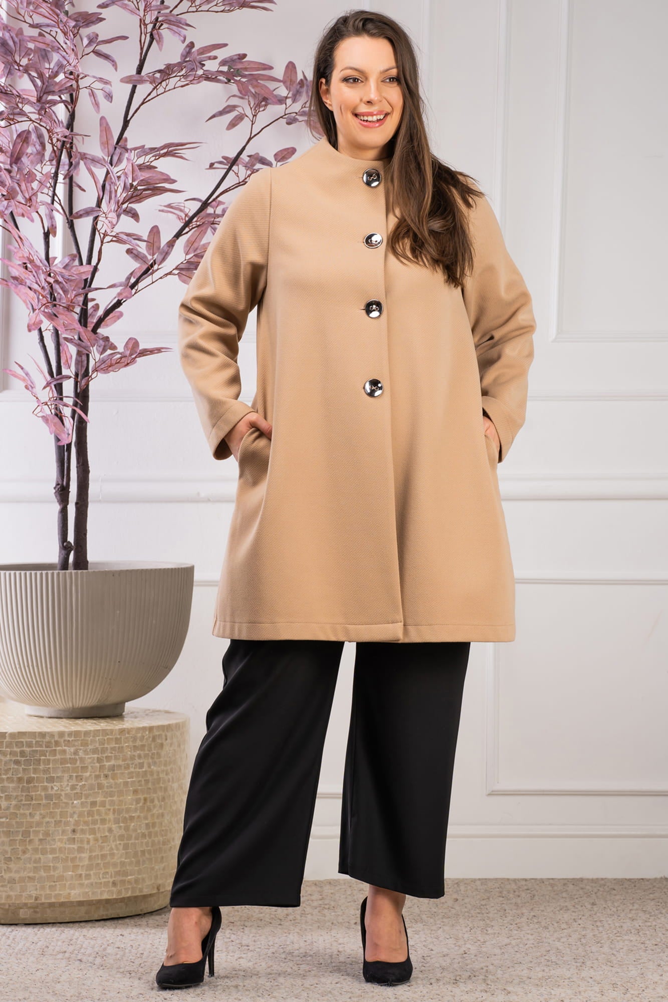 K641/38/40-2-Flaring collar coat with silver buttons TIPOL beige-2